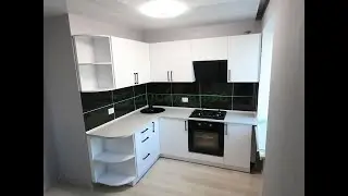 Кухня белая черные ручки