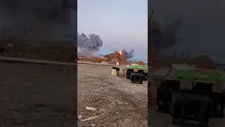 Четыре ракеты одна за одной плотно заходят по военному объекту ВСУ