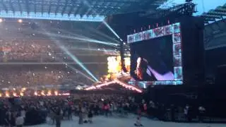 One Direction Kiss you, Milan 28-06-2014