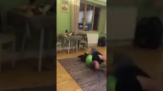 Я: нужно заняться йогой. Это очень полезно. Также я: 😂😂😂