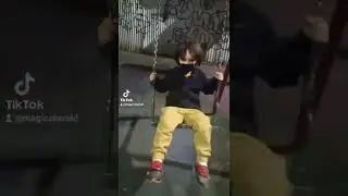 Miguel en el columpio chile