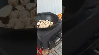 закидываем картошку и начинаем делать серьёзные вещи... #дайогня #мясо