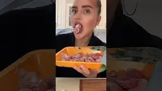 Очень голодная 😂