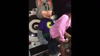 Mother encourages little girl to Twerk at Chuckee Cheese
