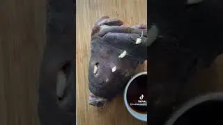 Готовим свиную рульку в медовом соусе