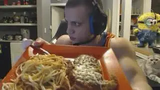 Tyler1 drops his food