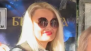 Світана Фединець співає у Трускавці, склільки людей на бюветі в 12:00 1 листопада 2024 р.