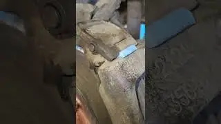 Нива. гремят колодки.