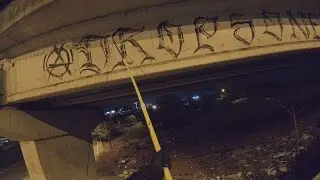 CALIGRAFIA GÓTICA NO TOPO DO VIADUTO