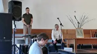 Синий крест, Рига. 23.04.2023 Поёт Артём