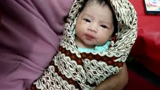 MASYAALLAH !!! Reaksi bayi baru lahir pertama kali melihat orang | bayi baru lahir