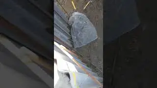 Б/у шифер выдержал обвал грунта. Наружняя опалубка из шифера.