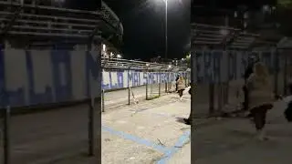 Tifosi fuori lo stadio San Paolo di Napoli con striscioni per salutare El Pibe de Oro