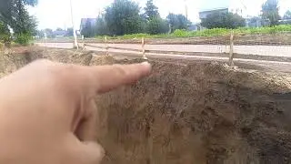 Раскопали старый водопровод