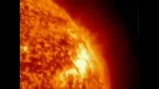 Чёрная дыра поглощает звезду