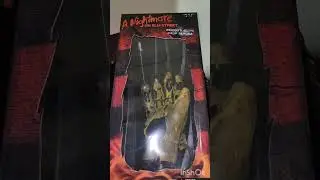 A Nightmare on Elm Street: FREDDY'S GLOVE PROP REPLICA