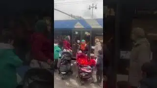 В Питере пассажиры троллейбуса выгнали на улицу цыган. Те попытались совершить кражу