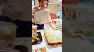 a sexy waitress| TWINNY PEARL