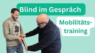 Blind im Gespräch mit einem Mobilitätstrainer