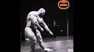 Muscle daddy ilike soooo💚😘😨😭