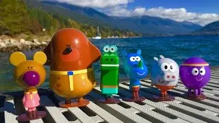 HEY DUGGEE and Squirrels Toys Jump In Lake!