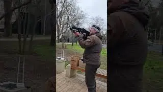 Работа шок браслета-это вам не детские штучки. надели взрослым,чтоб жизнь мёдом не казалась.лазертаг