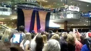 Keith Urban @ West Edmonton Mall Nov 30th 2010