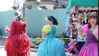 Hermanastras Cenicienta Saludan en Disneyland Paris