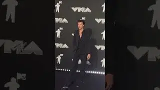 Shawn Mendes Looks Dapper At The MTV VMAs 🖤