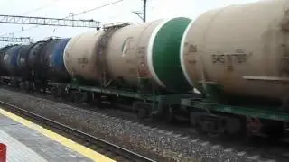 Электровоз ВЛ80С-1305 с грузовым поездом