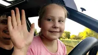 Учим ребенка ехать за рулем авто. Впервые за рулем. Радость и счастья.