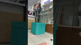 Коробка сюрприз большая, зеркальные шары в фонтане.