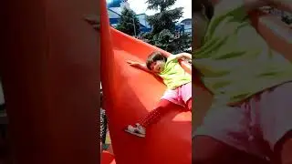 Ақмидөш ойын саябағында.