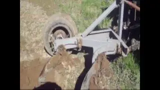 Самодельный трактор. Самодельные плуг 2-х корпусный пробная вспашка. Homemade plow 2 hull.