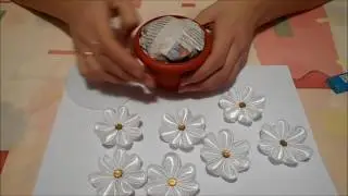 Горшочек с ромашками
