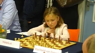 World Chess Champion Carlsen vs 9-year old girl !!!
