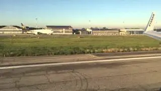 Ryanair B737-800 landing at Ciampino