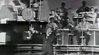 Эмиль Горовец. Падает снег