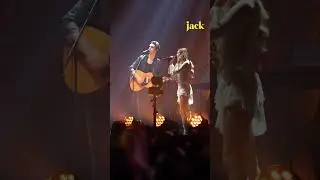 Tamino et Angèle chantent « Sunflower » au Zénith de Paris #shorts