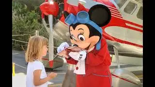 Character Autographs Are Free at Disneyland and California Adventure