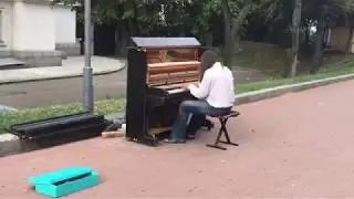 Гениальный пианист на улице... (Кирило Костюковский, Киев)