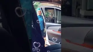 Hot mom checkk!