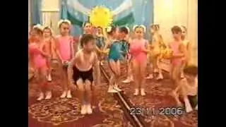 Акробатический номер с обручами мячами и лентами
