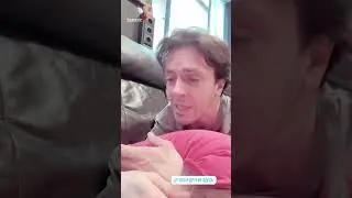 я:*молча смотрю этот кружок* Также Арсений:                   люблю его😂❤ 