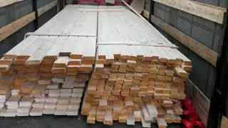 Погрузка строганной продукции транспортными пакетами.