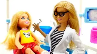 Chelsea vai a um dentista.Barbie em Português Brasil. Vídeos de personagens Barbie para meninas.