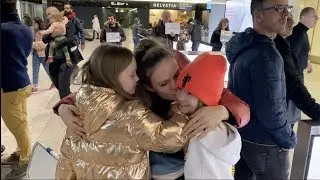 Едем в АЭРОПОРТ Встречаем МАМУ/ Что Мама привезла ЧЕМОДАН ПОДАРКОВ