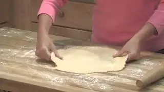 How to Roll Out a Pie Crust.flv