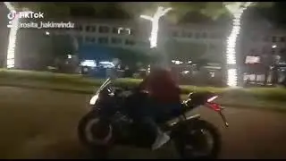 cewek cantik pakek baju merah