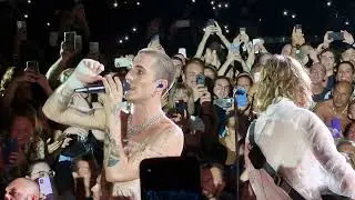@ManeskinOfficial Live Trieste 16.07.2023 Torna a Casa & Vent'anni close up crowd singing 